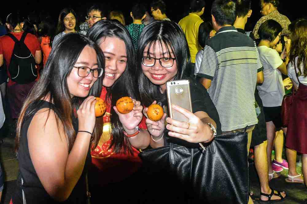 Chap Goh Meh is a centuries-old tradition whereby single women toss mandarin oranges inscribed with their name and telephone number into lakes or rivers in the hope of finding their Mr Right. u00e2u20acu201c Malay Mail pic
