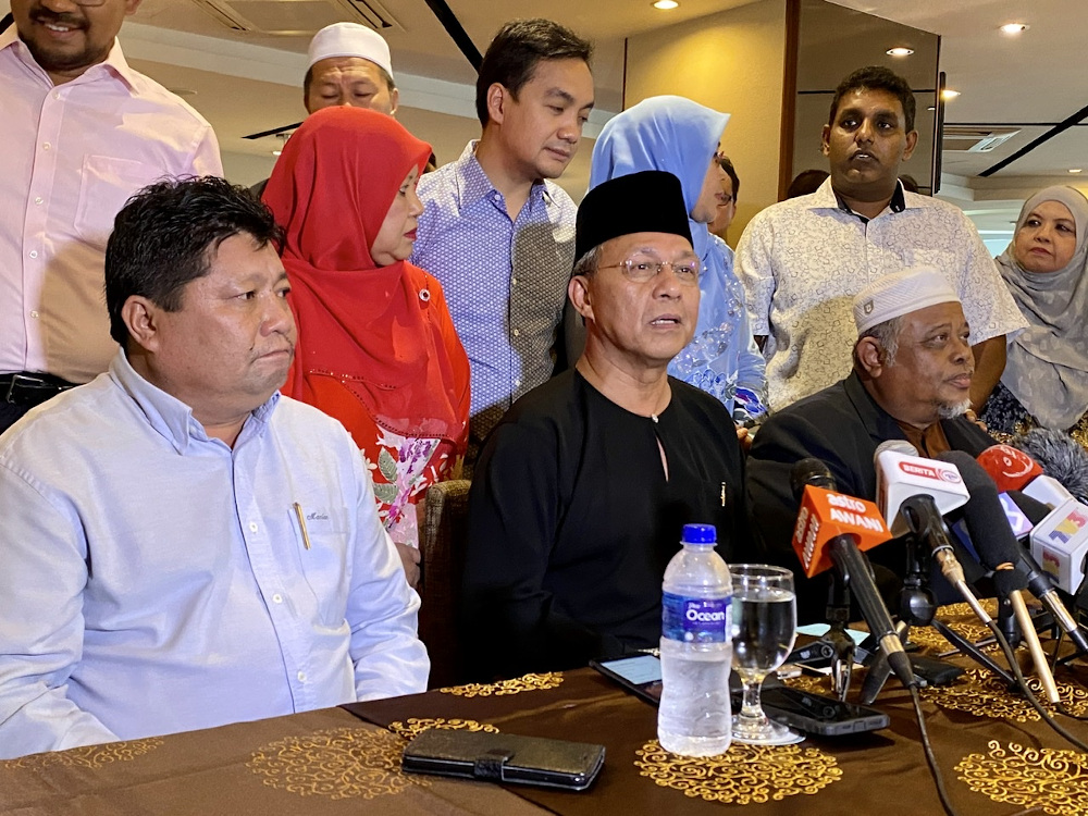 Newly-minted Johor Mentri Besar Datuk Hasni Mohammad (centre) said state ruler Sultan Ibrahim Iskandar had used his prerogative under the Johor State Constitution 1895 to appoint him as the mentri besar. u00e2u20acu201d Picture by Ben Tan