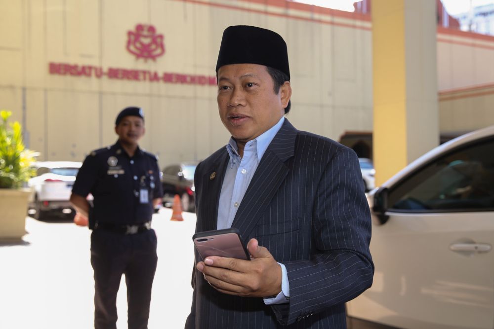 Datuk Seri Ahmad Maslan arrives at Umnou00e2u20acu2122s headquarters in Kuala Lumpur February 25, 2020. u00e2u20acu201d Picture by Yusof Mat Isa