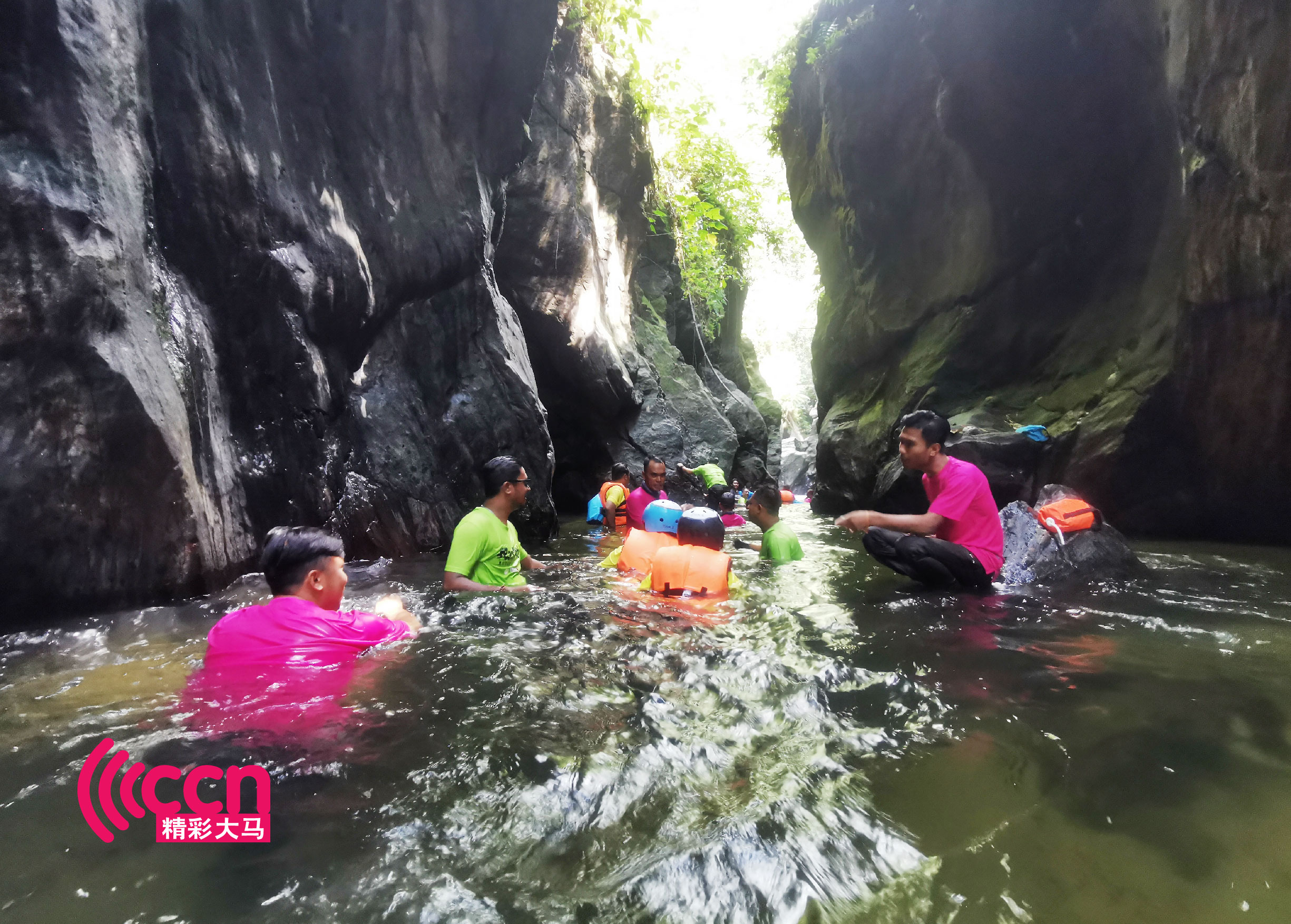 奇岩异石的原始景观，让Jeram Berungut成为枧唐尾森林保护区公园的瑰宝。-杨琇媖摄-