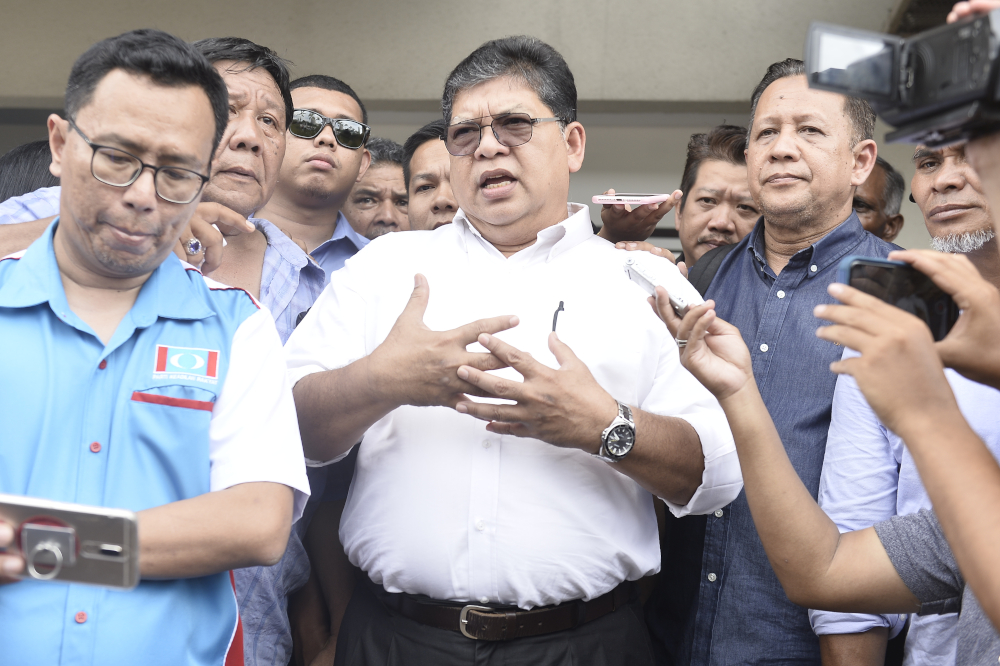 Datuk Johari Abdul speaks to PKR supporters at the PKR headquarters on March 1, 2020. u00e2u20acu201d Picture by Miera Zulyana