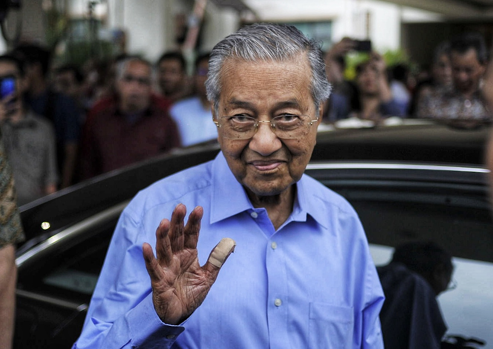 Former prime minister Tun Dr Mahathir leaves the Perdana Leadership Foundation after meeting with Armada Youth in Putrajaya March 1, 2020. u00e2u20acu201d Picture by Shafwan Zaidon