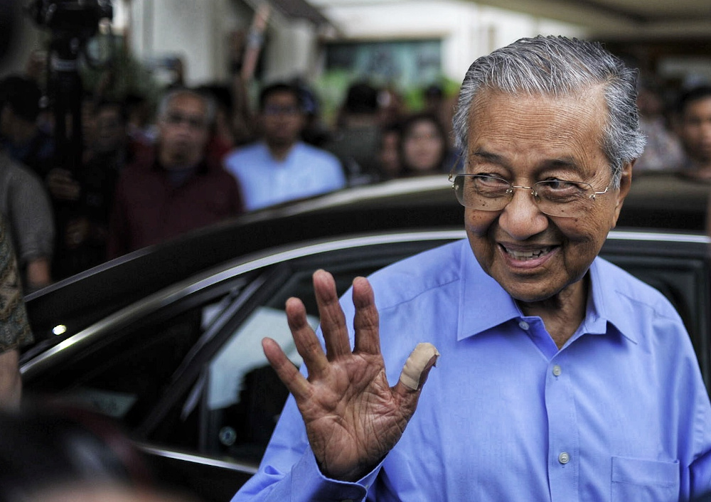 Former prime minister Tun Dr Mahathir leaves the Perdana Leadership Foundation after meeting with Armada Youth in Putrajaya March 1, 2020. u00e2u20acu201d Picture by Shafwan Zaidon