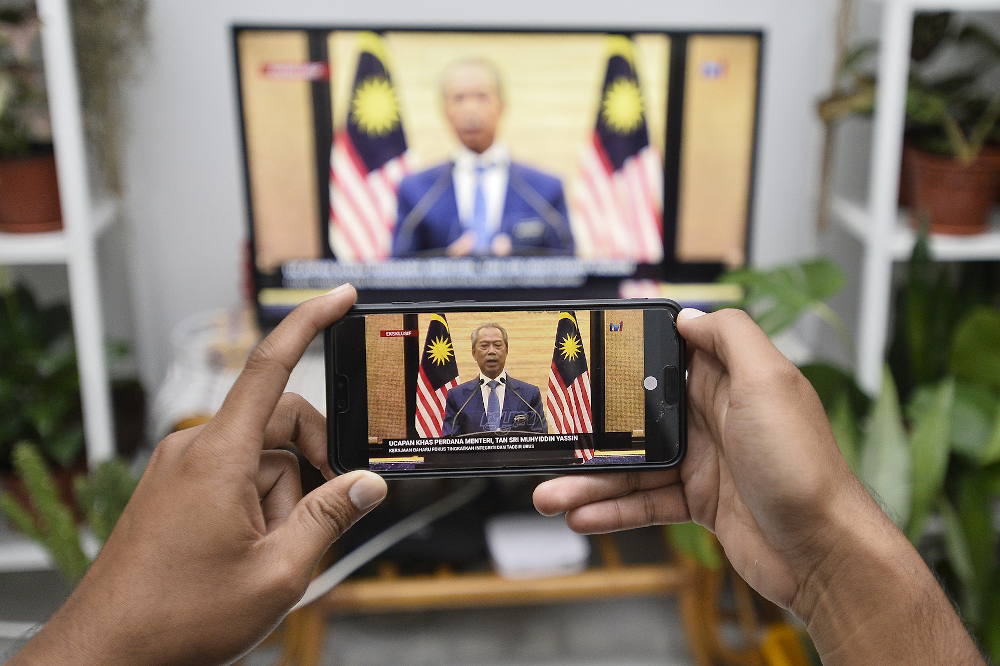 A man watches a live telecast of Prime Minister Tan Sri Muhyiddin Yassin in Shah Alam on March 2, 2020. u00e2u20acu201d Picture by Miera Zulyana