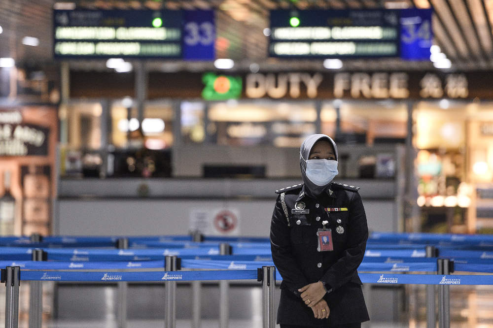 KLIA safety officer wearing a mask at KLIA March 10, 2020. u00e2u20acu201d Picture by Miera Zulyana