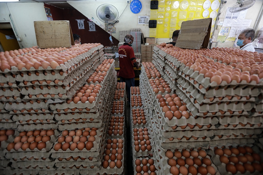 Fresh eggs are pictured at a wet market in Petaling Jaya March 25,2020.  u00e2u20acu201d Picture by Ahmad Zamzahuri
