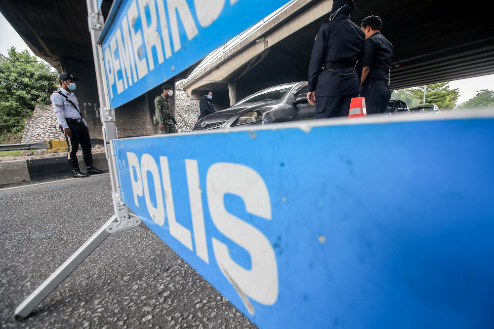 Soldiers and police officers conducting checks at a roadblock at Jalan Kuala Kangsar, Ipoh March 22, 2020. u00e2u20acu201d Picture by Farhan Najib