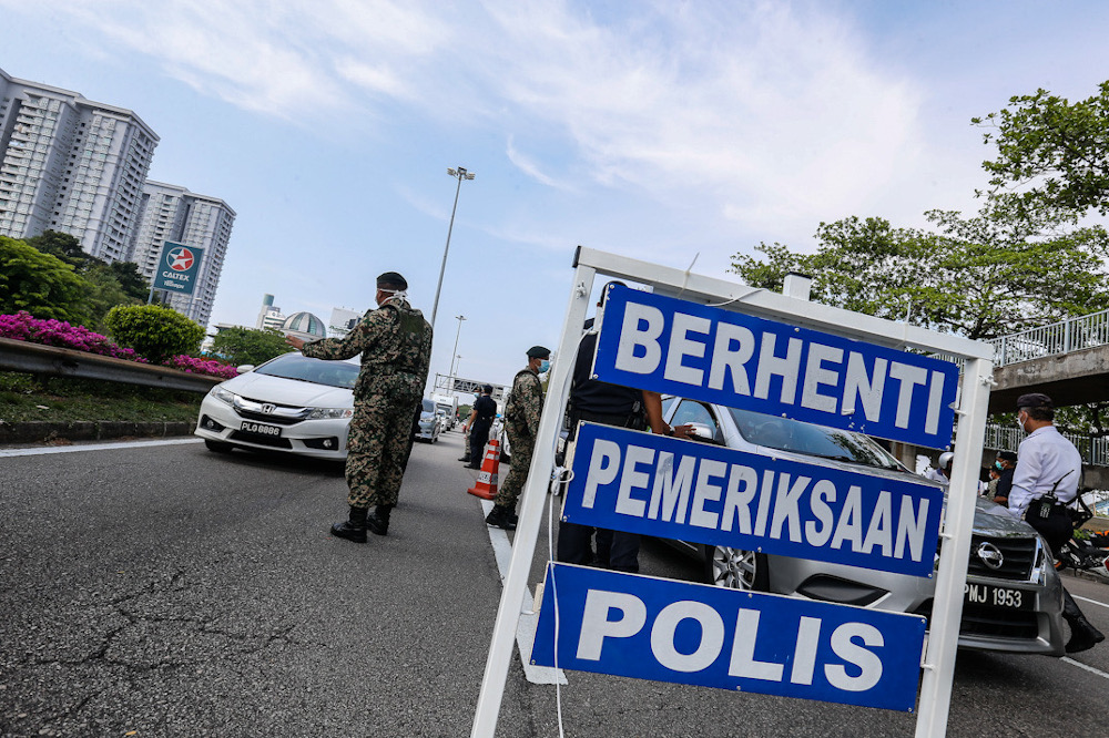 Several Malaysian Armed Forces personnel are seen assisting the police at one of the roadblocks to help maintain the movement control order at Tun Dr Lim Choong Eu Highway in Penang March 22, 2020. u00e2u20acu201d Picture by Sayuti Zainudin