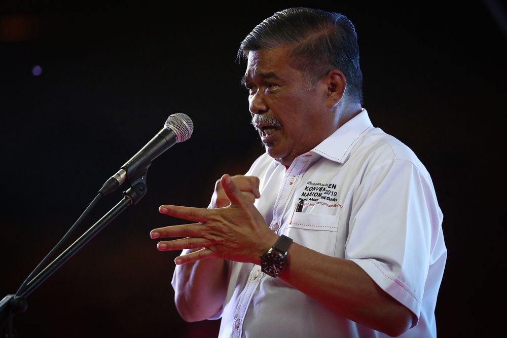 Amanah president Mohamad Sabu speaks during a Jelajah Harapan event in Klang March 7, 2020. u00e2u20acu201d Picture by Yusof Mat Isa