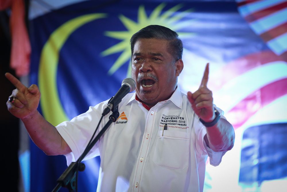 Amanah president Mohamad Sabu speaks during a Jelajah Harapan event in Klang March 7, 2020. u00e2u20acu201d Picture by Yusof Mat Isa