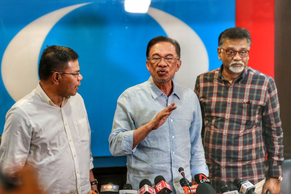 PKR president Datuk Seri Anwar Ibrahim speaks to reporters during a press conference at the partyu00e2u20acu2122s headquarters in Petaling Jaya March 13, 2020. u00e2u20acu201d Picture by Ahmad Zamzahuri