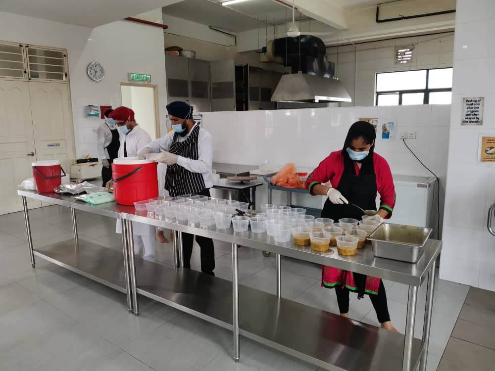 Cooks preparing meals to be packed for the needy communitiesin Subang Jaya. u00e2u20acu201d Picture by Amanjeet Singh