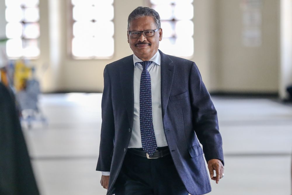 Tan Sri Mohamed Apandi Ali is pictured at the Kuala Lumpur High Court March 9, 2020. u00e2u20acu201d Picture by Firdaus Latif