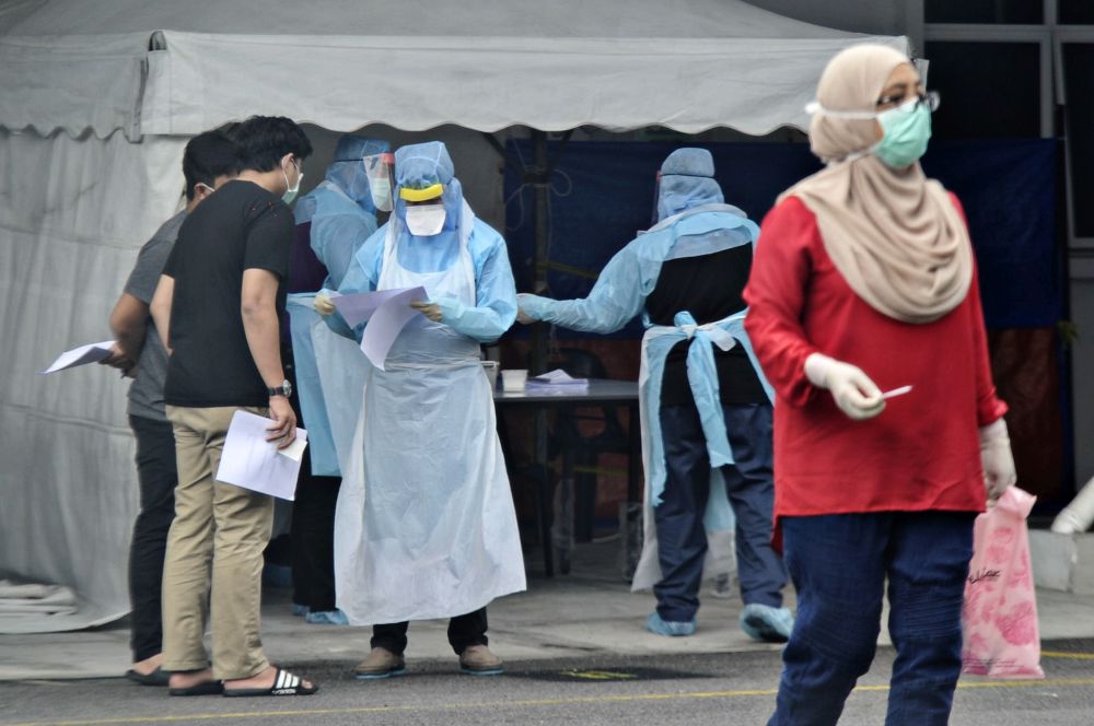 Government health workers attend to members of the public at the Kuala Lumpur Health Clinic March 24, 2020. u00e2u20acu201d Picture by Shafwan Zaidonnn