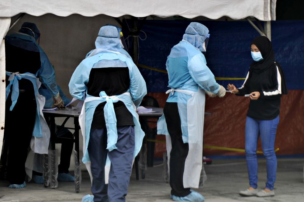 Government health workers attend to members of the public at the Kuala Lumpur Health Clinic March 24, 2020. u00e2u20acu201d Picture by Shafwan Zaidonnn