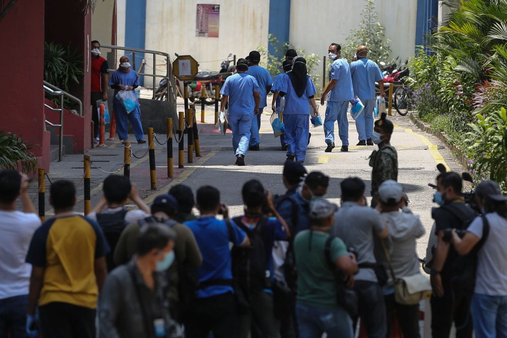 Health workers arrive at Menara City One in Kuala Lumpur March 31, 2020. u00e2u20acu201d Picture by Yusof Mat Isa