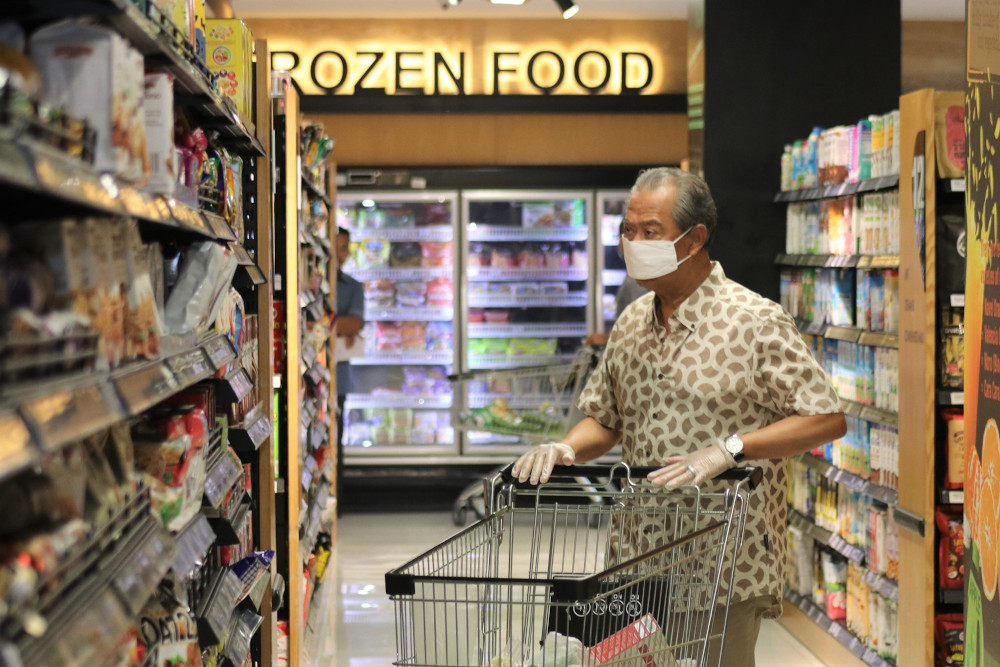 Prime Minister Tan Sri Muhyiddin shops at a supermarket in Kuala Lumpur March 29, 2020. u00e2u20acu201d Picture via Facebook/Muhyiddin Yassin