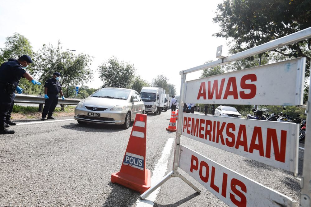Police personnel inspect vehicles at a roadblock on Jalan Tun Dr Awang in Penang on Day Two of the movement control order March 19, 2020. u00e2u20acu201d Picture by Sayuti Zainudin