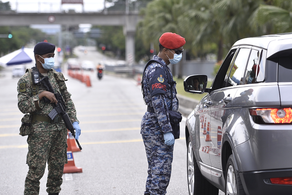 Army and police personnel conducting roadblock checks during the movement control order (MCO) in Shah Alam April 5, 2020. u00e2u20acu201d Picture by Miera Zulyana