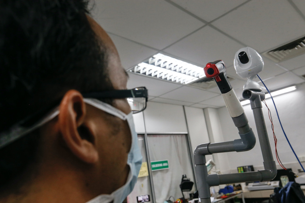 A student tests out the contactless thermometer built at Universiti Sains Malaysia Transkrian Campus, April 6, 2020. u00e2u20acu201d Picture by Sayuti Zainudin