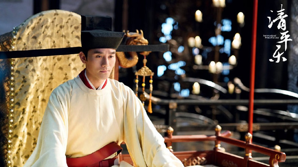 中国电视剧《清平乐》最近热播，剧中宋仁宗头上戴着的帽子就是“长翅帽”，其特征是有极长的帽翅。-图取自网络-