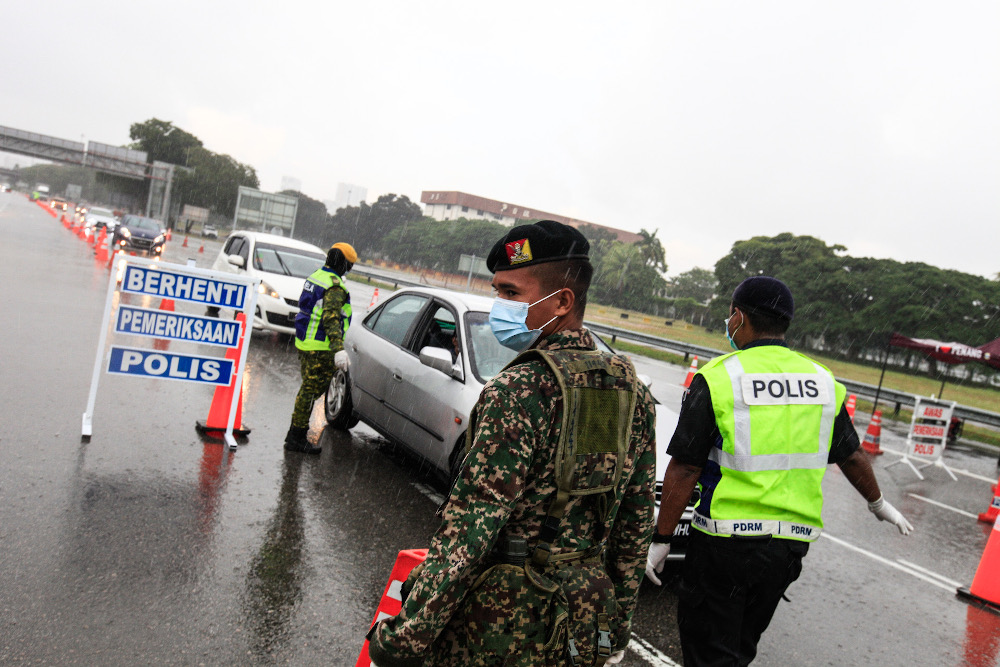 Policemen along with Army and RELA personnel join forces to man roadblocks near the Penang Bridge Toll Plaza April 3, 2020. u00e2u20acu201d Picture by Sayuti Zainudin