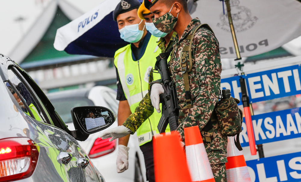 Policemen along with Army and RELA personnel join forces to man roadblocks near the Penang Bridge Toll Plaza April 3, 2020. u00e2u20acu201d Picture by Sayuti Zainudin