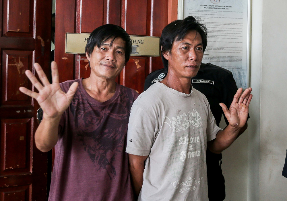 (From left) Chong Poh Wah and Chin Chee Wei are seen at the High Court in Taiping April 8, 2020. u00e2u20acu201d Picture by Farhan Najib