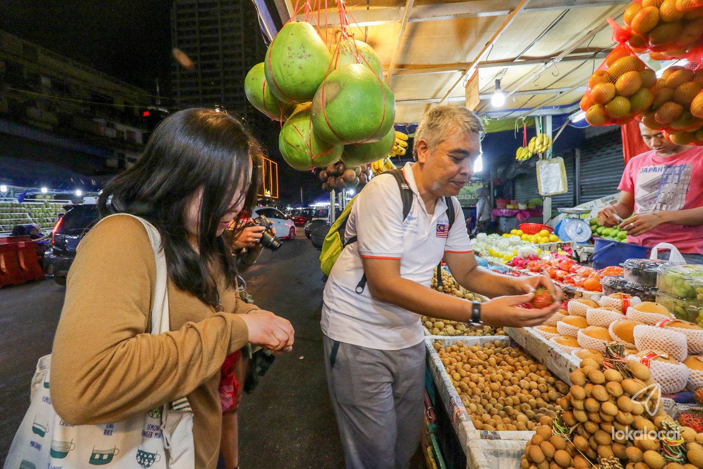 当地居民Fuad将带领大家走访甘榜峇鲁，向大家介绍独特的马来文化、饮食文化等等。-图取自LokaLocal官网-