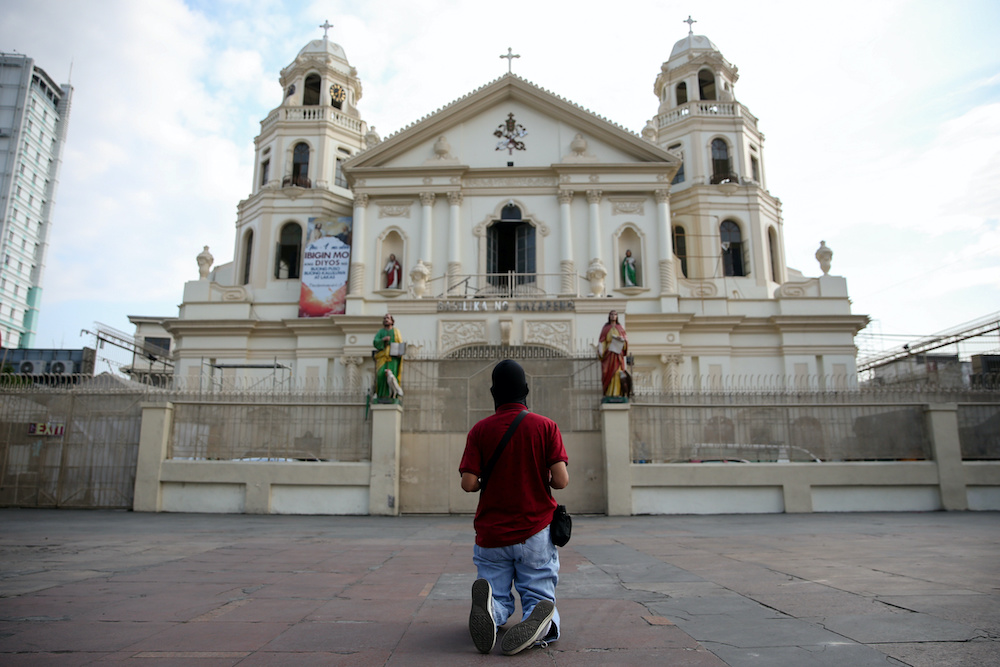 A Filipino Catholic prays outside a closed church on Maundy Thursday amid the enforcement of home quarantine to contain the coronavirus disease (Covid-19), in Manila, Philippines, April 9, 2020. u00e2u20acu201d Reuters picnnn