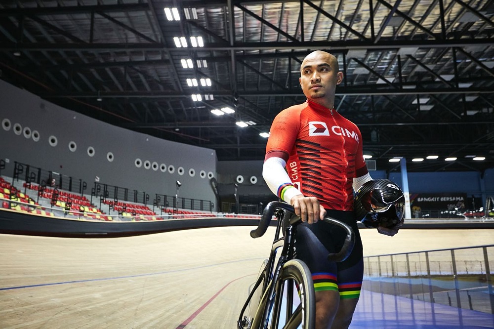 The Terengganu-born sportsman said itu00e2u20acu2122s more important than ever to adhere to social distancing rules. u00e2u20acu201d Picture via Facebook/azizulawangofficial