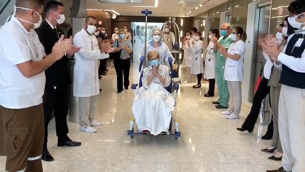 Brazilian Gina Dal Colleto, 97, oldest known survivor of Covid-19 in Brazil, is pushed in a wheelchair out of Sao Paulo's Vila Nova Star hospital to applause from doctors and nurses April 12, 2020. u00e2u20acu201d Rede D'Or Sao Luiz/social meedia image via Reuters