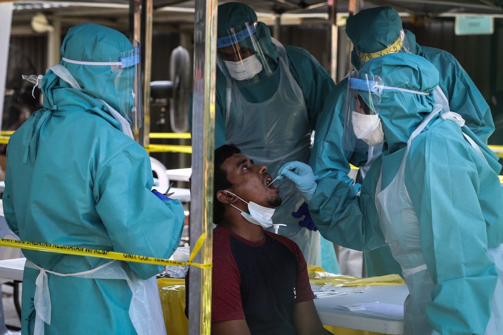 Health workers test a foreign worker for Covid-19 at Kampung Baru, Kuala Lumpur April 16, 2020. u00e2u20acu201d Picture by Yusof Mat Isa