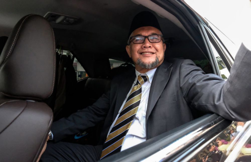 File picture shows Perak PAS Commissioner Razman Zakaria leaving Kinta Palace after meeting with Perak Sultan Sultan Nazrin Shah to address the latest political situation in the state, March 12, 2020. u00e2u20acu201d Bernama pic