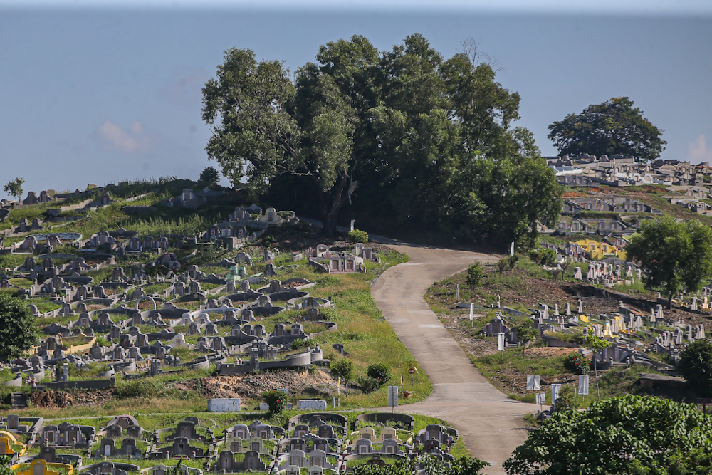 A general view of the Kwong Tong Cemetery in Kuala Lumpur April 4, 2020. u00e2u20acu2022 Picture by Hari Anggara