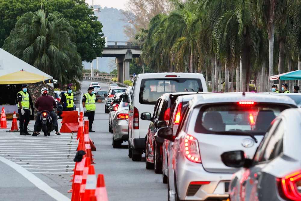 Police personnel man a roadblock at the Jelutong Expressway in George Town April 20, 2020. u00e2u20acu2022 Picture by Sayuti Zainudin