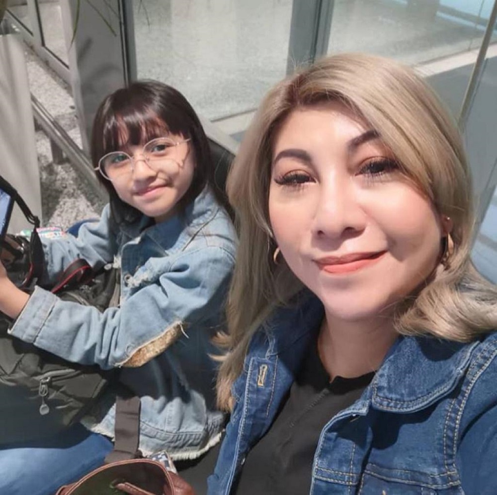 爱丽莎和母亲的合照。-图取自Alyssa Dezek的Instagram-