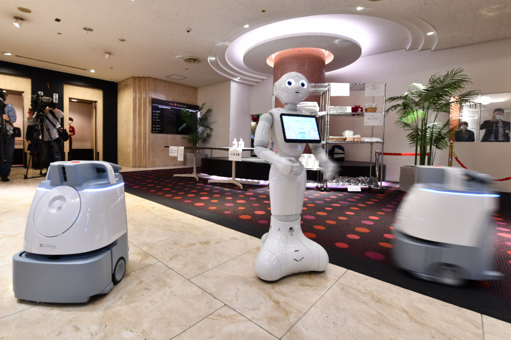 除了Pepper，当局也安排打扫机器人维持酒店内的清洁。-法新社-