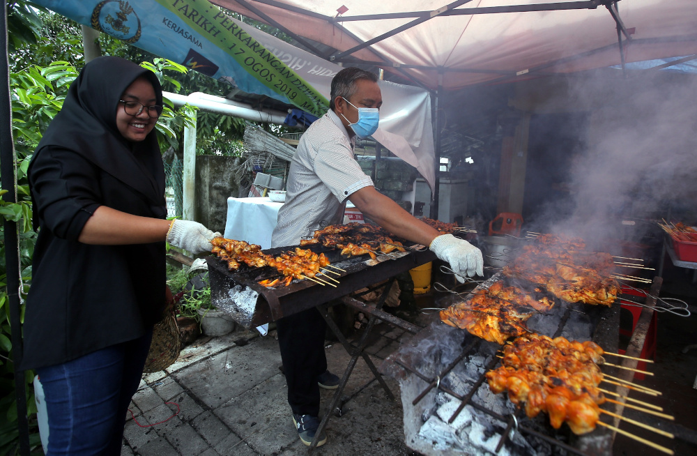 Mohamed Zaini Ismail, who sells ayam percik via the platform, said since signing up with SMART Iftar@Perak, he could sell as much as 70 chickens daily. u00e2u20acu201d Picture by Farhan Najib