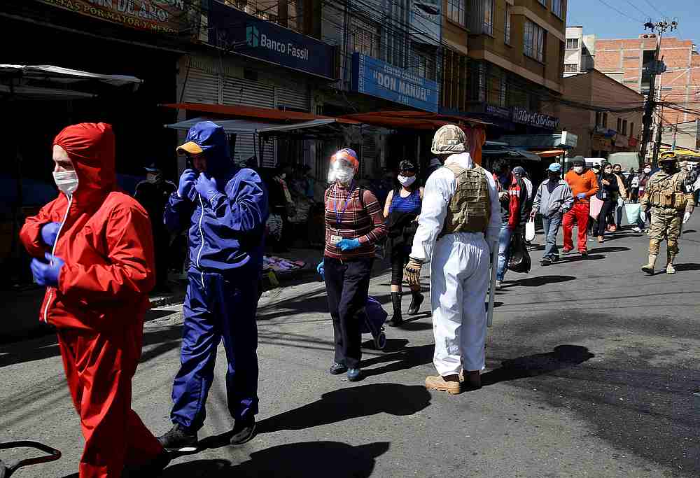 People line up to enter a market amid the outbreak of Covid-19 in La Paz, Bolivia May 21, 2020. South America is one of the current virus hotspot regions. u00e2u20acu201d Reuters pic