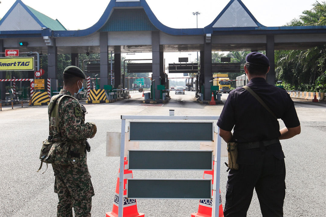 Police and Armed Forces personnel man a roadblock at the Jawi Toll Plaza in Penang May 19, 2020. u00e2u20acu201d Picture by Sayuti Zainudin