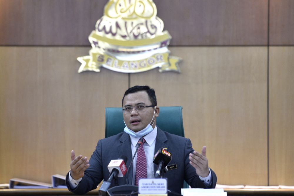 Selangor Mentri Besar Datuk Amirudin Shari addresses members of the press after launching the Selangor E-Bazaar platform in Shah Alam May 5, 2020. u00e2u20acu201d Picture by Miera Zulyana