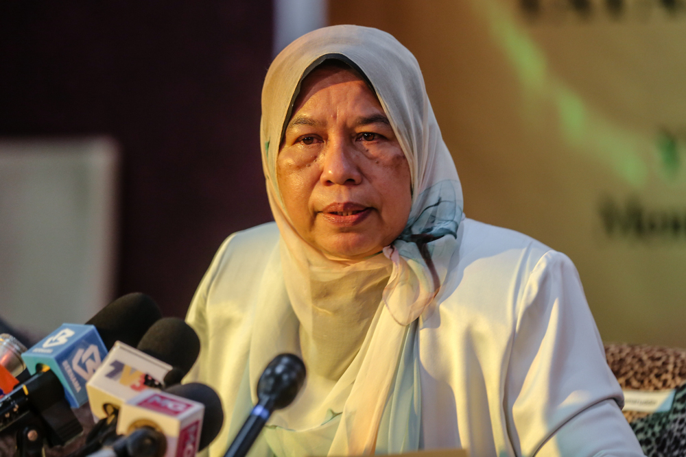 Housing and Local Government Minister Zuraida Kamaruddin speaks during a press conference in Kuala Lumpur June 30, 2020. u00e2u20acu201d Picture by Firdaus Latif 