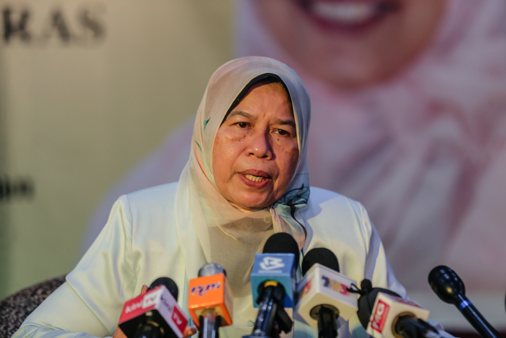 Housing and Local Government Minister Zuraida Kamaruddin speaks during a press conference in Kuala Lumpur June 30, 2020. u00e2u20acu201d Picture by Firdaus Latif 