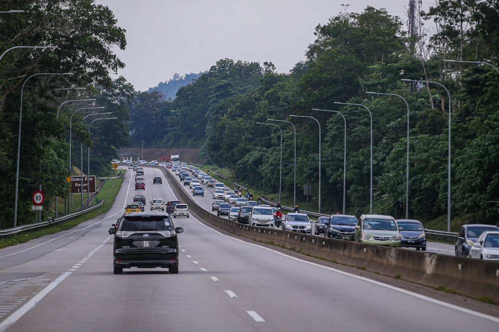 A general view of the traffic on the LPT highway on June 28, 2020. u00e2u20acu201d Picture by Hari Anggara