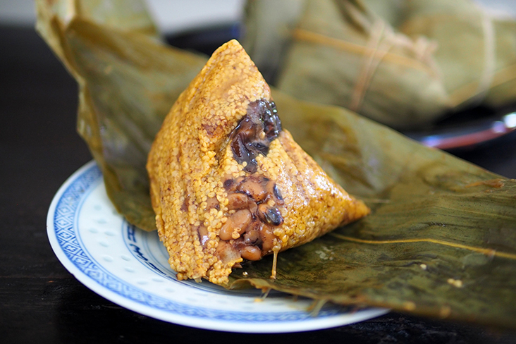 想要吃口味比较清淡的粽子，可以试试有机小黄米粽子。-Lee Khang Yi摄-