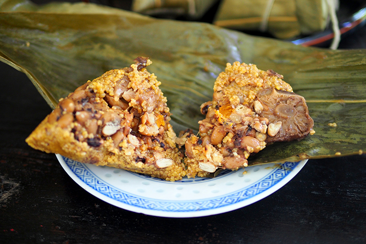 相比上等糯米粽子，有机小黄米粽子更易消化。-Lee Khang Yi摄-