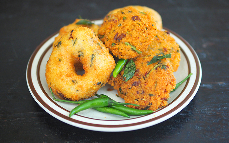 这里也有卖uluntu vadai和masala vadai。-Lee Khang Yi摄-