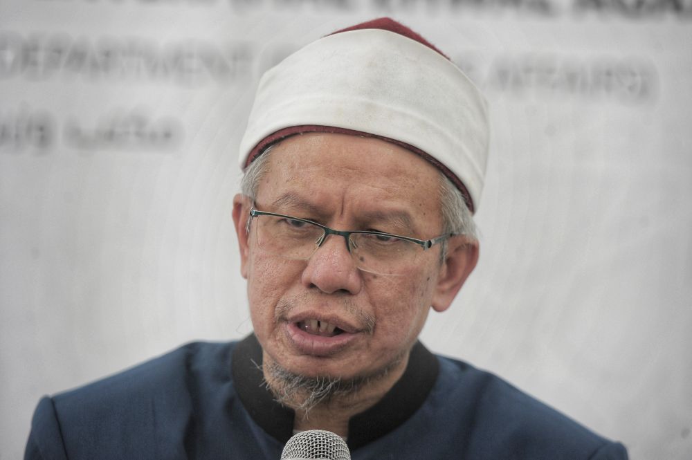 Datuk Seri Zulkifli Mohamad Al-Bakri speaks during a press conference at Masjid Mahmoodiah in Putrajaya June 17, 2020. u00e2u20acu201d Picture by Shafwan Zaidon