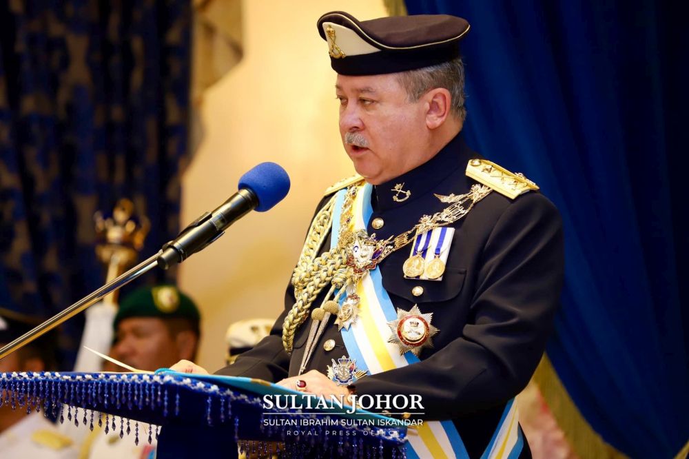 Sultan Ibrahim Sultan Iskandar warned state assemblymen that he will immediately dissolve the state assembly paving the way for a state election following an alleged power grab among politicians. u00e2u20acu201d Picture courtesy of the Johor Royal Press Officenn